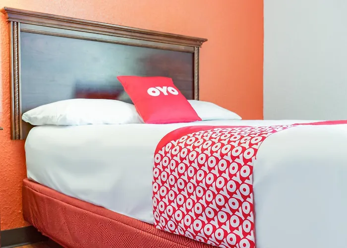 Oyo Hotel Mona Lake Muskegon